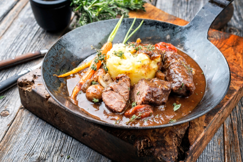 hovezi licka na vine shutterstock 1277183074