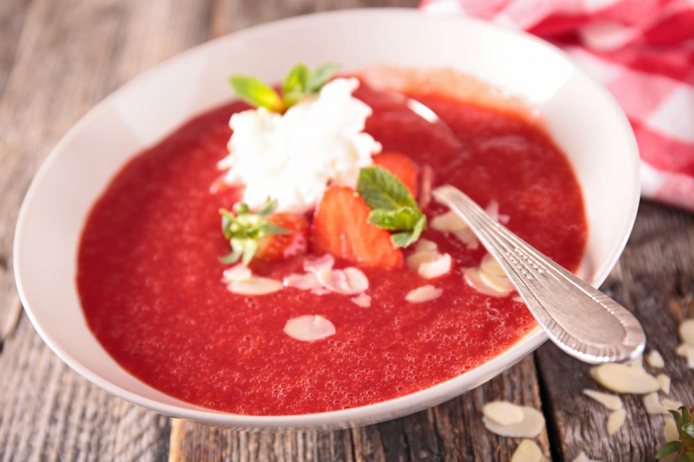 valentynska polevka jahodove gazpacho shutterstock 1056224165 1000x667 1